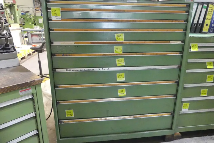 Werkstattschrank, ohne Inhalt Maße in cm ca. 120 x 73 x 143